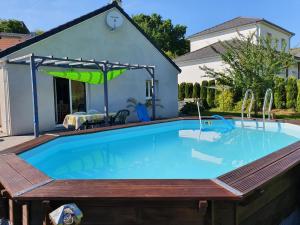 2 vraies chambres privées chez l habitant au calme dans villa de campagne plain-pied 105m2 avec piscine à Montfaucon