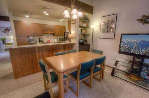 Apartment room in Forest View Townhouse by Lake Tahoe Accommodations