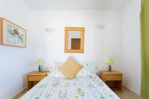 CASA AMARILLA sunny holiday home with heated pool