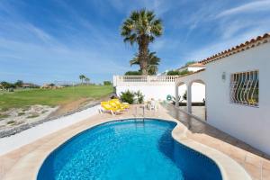 CASA AMARILLA sunny holiday home with heated pool