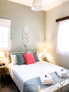 Elias House Traditional & Cozy by 8essentially