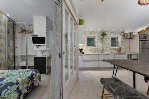 Apartments L F