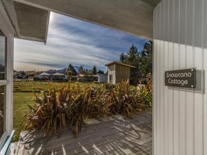 Snowcano Cottage - Rangataua Holiday Home