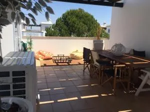 Garden Villa, Cosy House by the sea - São Bartolomeu