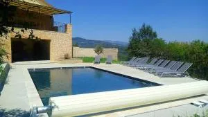 Villa spacieuse avec piscine privée et vue montagne à Prades - Fabras