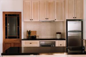 Ned Kelly’s Marlo Cottage - in the best Beechworth location