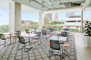 HARRIS Hotel & Conventions Bundaran Satelit Surabaya