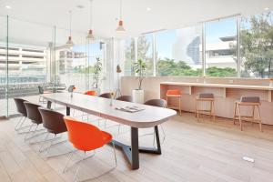 HARRIS Hotel & Conventions Bundaran Satelit Surabaya