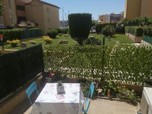 Appartements Studio avec jardinet clim parking : photos des chambres