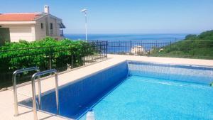 House by the sea with pool, Rijeka Rezhevichi (Petrovac)