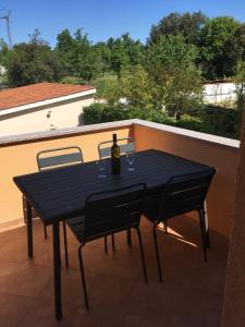 Two-Bedroom Apartment room in Apartmani Dekovic Materada