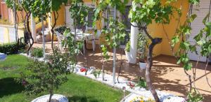 Apartment and room Hudoletnjak