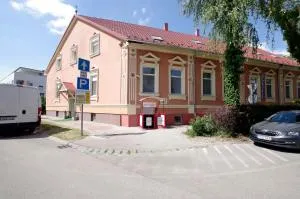 Fehér Hajó Panzió és Vendéglő - 杰尔