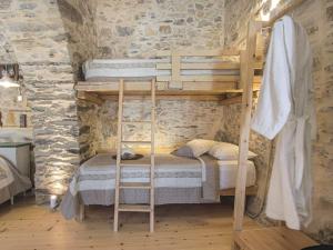 Azura, traditional residence in Ano Syros