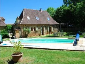 Maison de charme avec piscine privée à Sainte-Alvère - Cendrieux