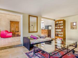 Maisons de vacances Spacious Holiday Home in Sauveterre de l mance : photos des chambres