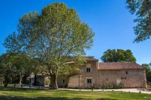 Maisons de vacances Stunning farmhouse with heated private pool in Provence : photos des chambres