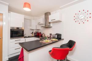 City Centre Posh Parlour Gated Parking 1bed Wifi