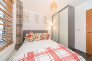 City Centre Posh Parlour Gated Parking 1bed Wifi