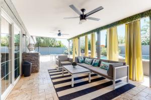 Three Bedroom House room in Scottsdale Paradise
