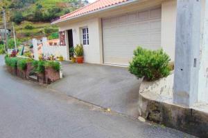 2 bedrooms house with wifi at Machico 4 km away from the beach