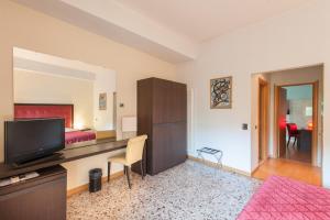 Superior Triple Room with Balcony room in Hotel Piazza Marconi