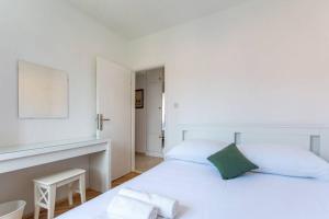 Flora three bedroom apartment near beach