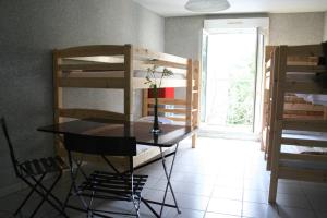 Auberges de jeunesse La Petite Auberge de Saint-Sernin : Chambre Quadruple