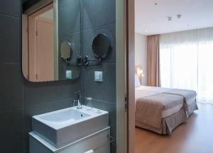 Room #108052930 room in Eurostars Oasis Plaza
