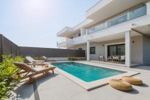 Villa Auni Grey - Heated Pool - Rooftop - Seaview - Beach