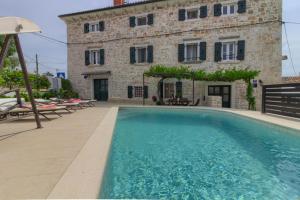 Cozy villa Zita with private pool near town center