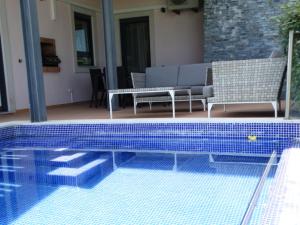 Apartamento com 3 quartos e piscina