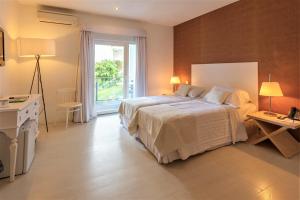 Twin Room with Balcony room in Amazonia Estoril Hotel