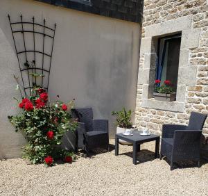 B&B / Chambres d'hotes Au Jardin de Creachavel : Suite Familiale