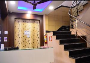 Hotel Royal Palace - 150 Meters from Mahakal Temple