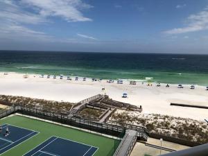 One-Bedroom Apartment room in Holiday Surf & Racquet Club 706