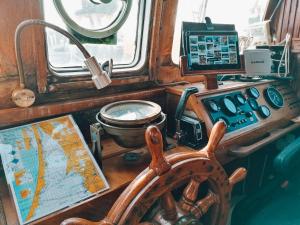 Historical boat Tu vėjo paklausk