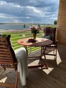 Modernes Apartment am Hafen mit Seeblick - Neupetershain