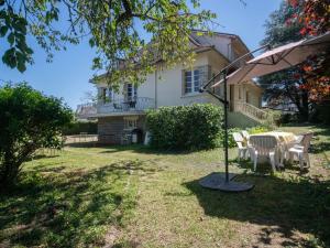 Maisons de vacances Quaint Holiday Home in Payzac with Garden : photos des chambres