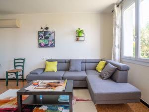 Maisons de vacances Pretty holiday home with garden and hot tub : photos des chambres