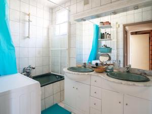 Maisons de vacances Classy Holiday Home in B doin with bubble bath : photos des chambres