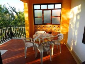 Apartment Sanja near the sea, spacious and green :)