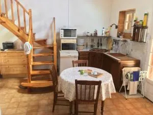 Jolie petite maison dans hameau en pleine nature - Le Pradal