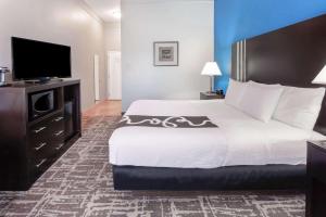 Executive King Room room in La Quinta by Wyndham Kerrville