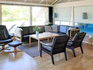 10 person holiday home in Hjørring-By Traum