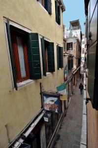 Two-Bedroom Apartment with Terrace - Calle del Mondo Novo