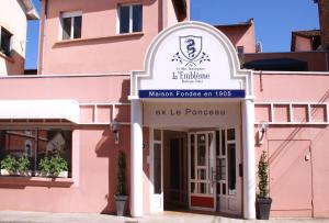 Hotels L'EMBLEME - BOUTIQUE HOTEL : photos des chambres