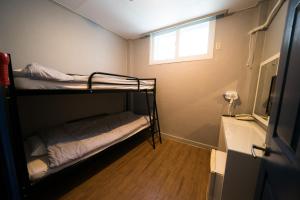 Phòng Đôi với Giường Tầng (Double Bunk Room)