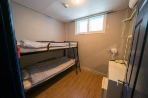 Phòng Đôi với Giường Tầng (Double Bunk Room)