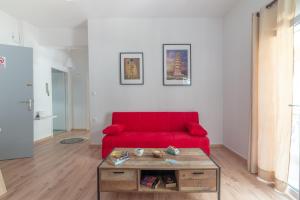 Modern Renovated Apt next to the BeachFront